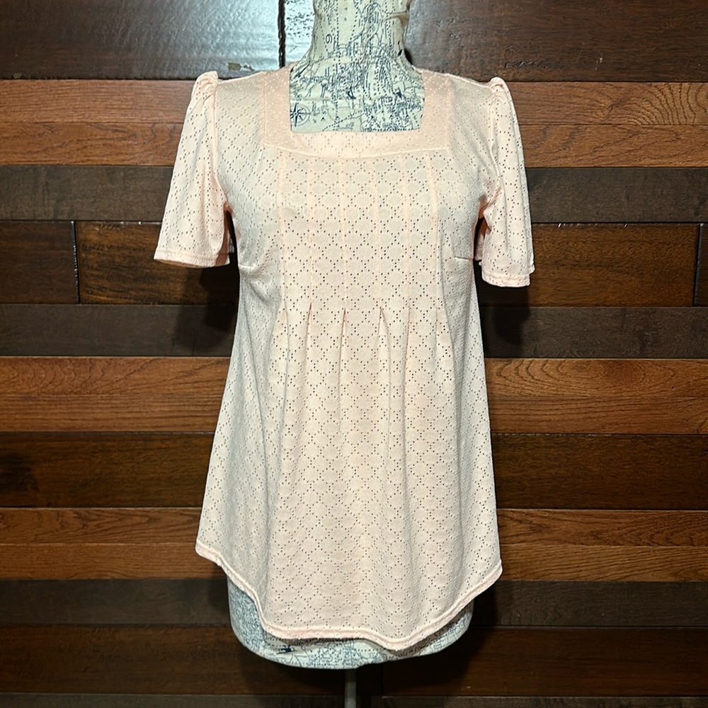 NWOT No Brand Tag Square Neck Short Sleeve Peach Eyelet Lace Blouse
